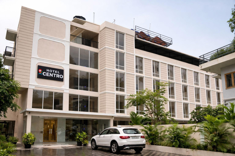 Exterior & Views