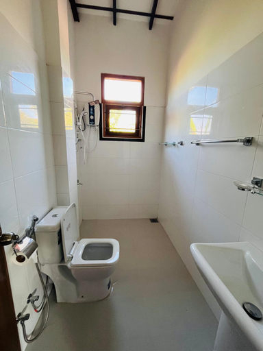 Bathroom, Anthony Guesthouse, Hikkaduwa
