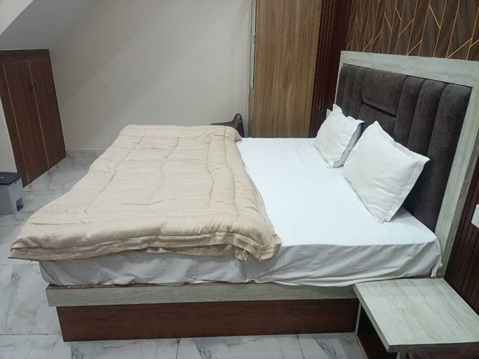 Room 5, Hotel Jay Palace, Agra