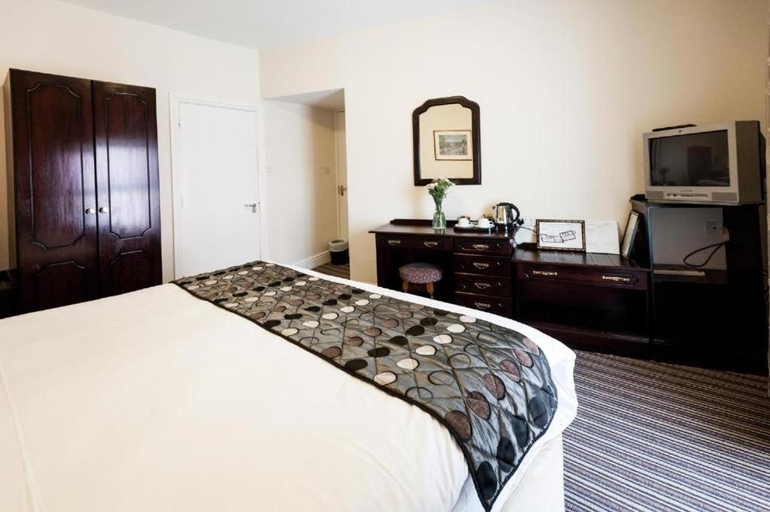 Bedroom 2, Munster Arms Hotel