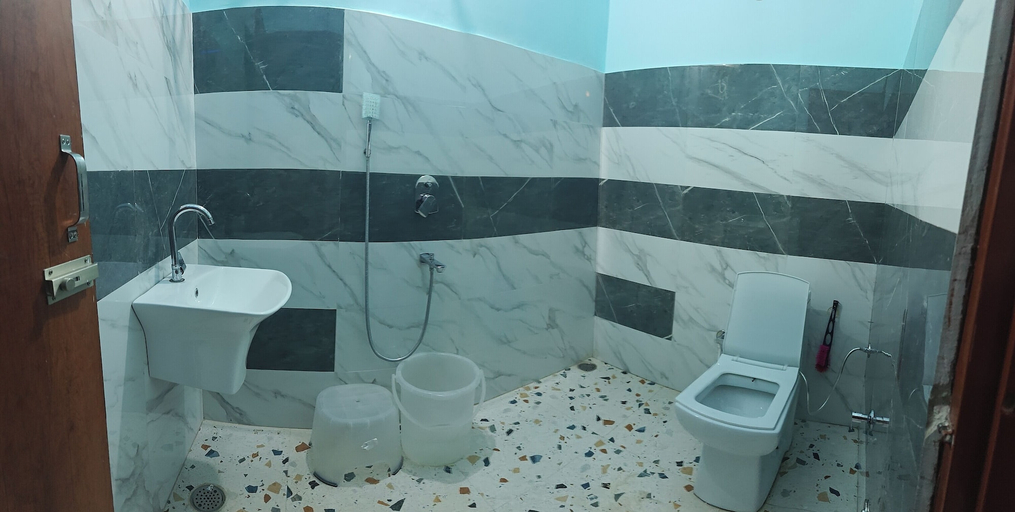 Bathroom 5, Hotel Aspire, Bathinda