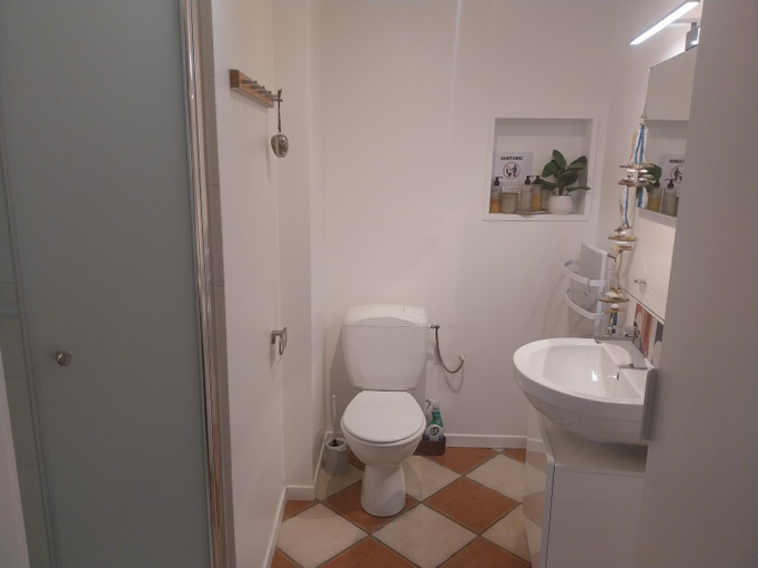 Bathroom 2, Rabbit House - Le Gite, Dordogne