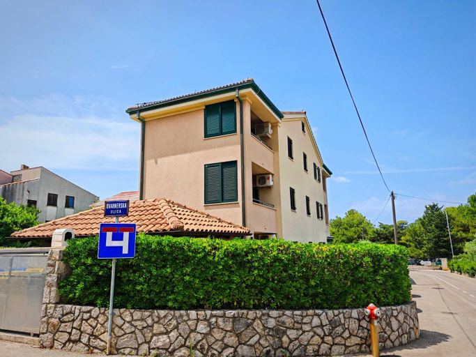 Exterior & Views 4, Apartments Ravlic, Punat