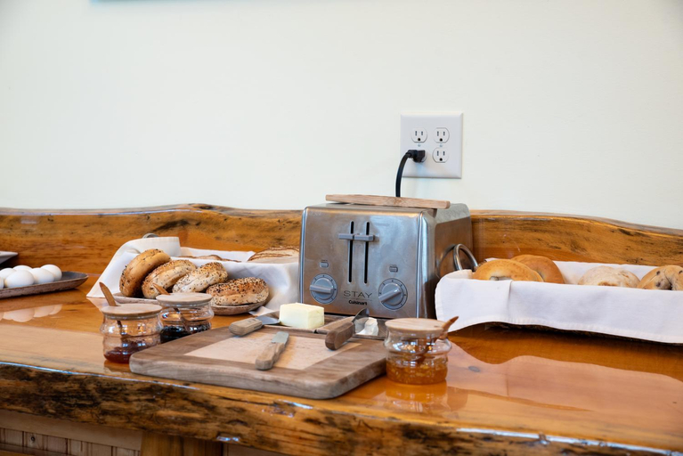 Food & Drinks, Adirondack Spruce Lodge, Essex