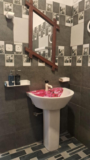 Bathroom 2, Simple Place, Weligama