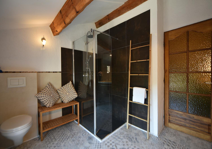 Bathroom 3, Auberge U n'Antru Versu, Corse-du-Sud