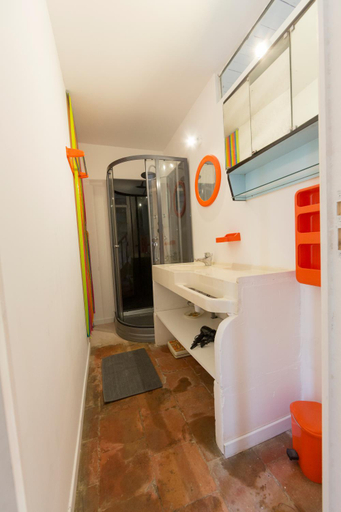 Bathroom 3, Gites de Gueynard, Gironde