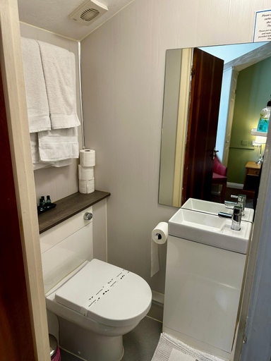 Bathroom 3, The Kings Head Inn, Gloucestershire