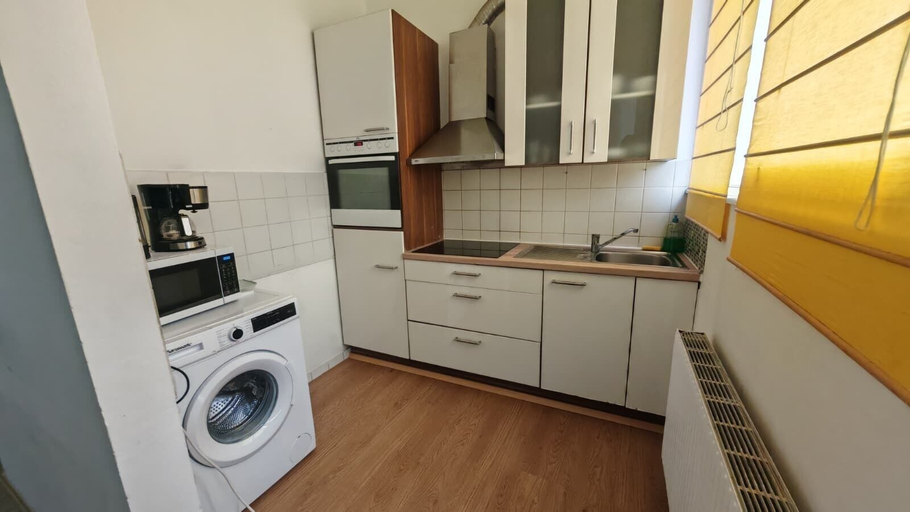 Private kitchen 4, Comfy 3BR Near Belvedere Palace, Wien