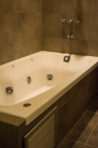 Bathroom 3, Santinos Suites, Luján