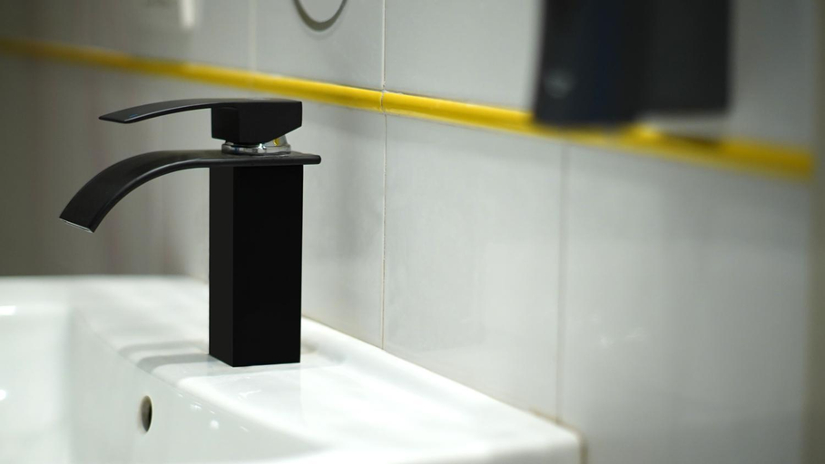 Bathroom 3, RESIDENCE SOLARIDE apartments, FREE PRIVATE PARKING WITH VIDEOSURVELLIANCE and SHUTTLE SERVICE, Salerno