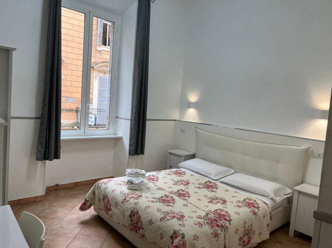 Bedroom 2, Golden Ratio, Roma