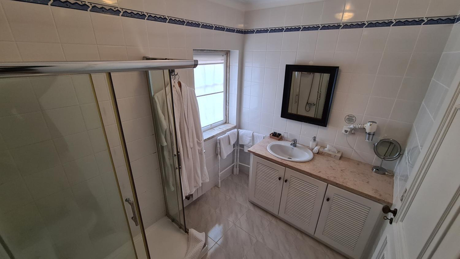 Bathroom 5, Quinta do Cabo Guesthouse, Sintra