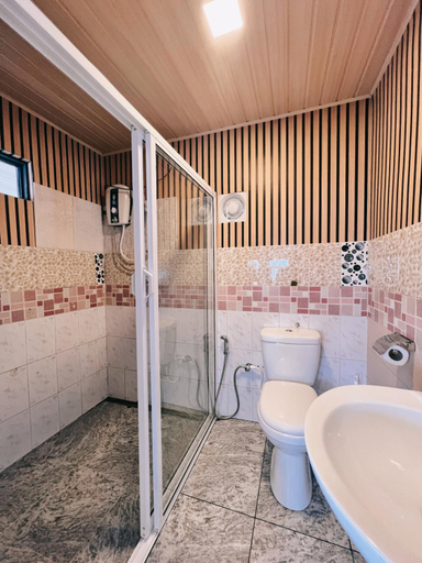 Bathroom 3, White Monkey Dias Rest, Haputale