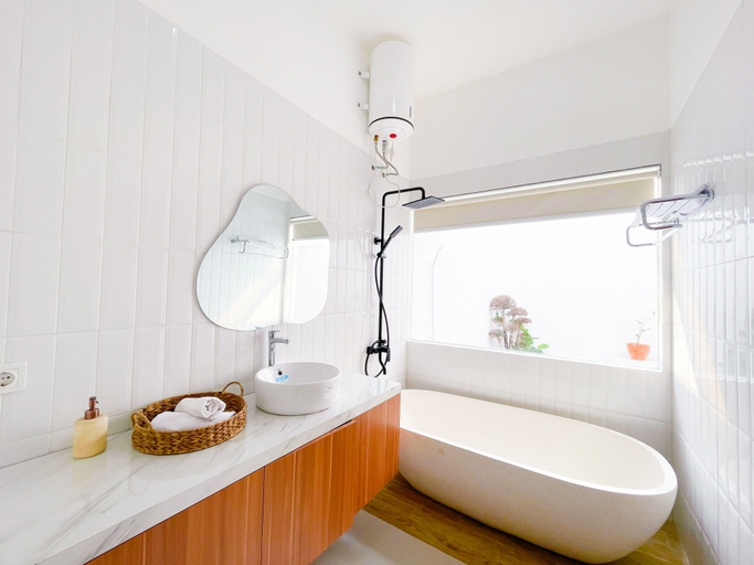 Bathroom 4, WHouse Natu & Watu, Bantul