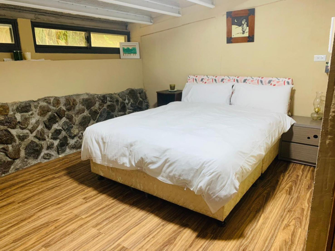 Bedroom 2, 九份山海灣民宿 I 近老街 l 海景檜木房, New Taipei City
