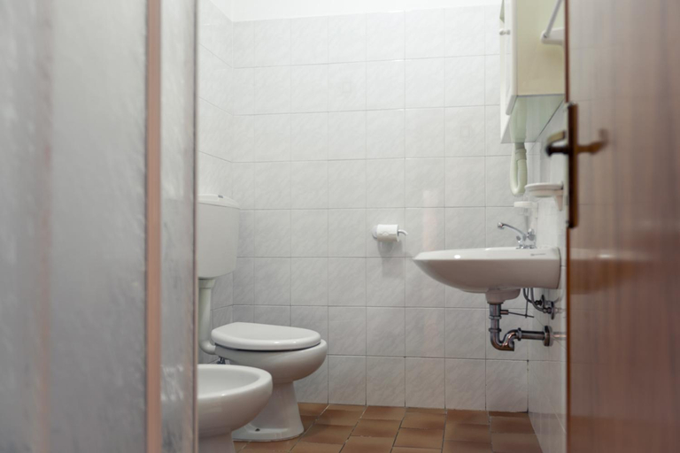 Bathroom 3, Hotel Morandi, Bergamo