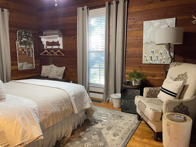 Primary image, Yellow Daisy Bed and Breakfast, Lumpkin