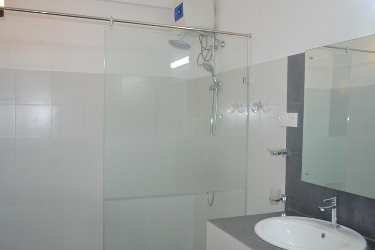 Bathroom 3, Surf Lanka Hotel, Matara Four Gravets