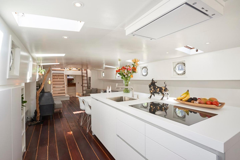 Food & Drinks, Luxury Houseboat Amsterdam Centre 110m2 3br, Amsterdam