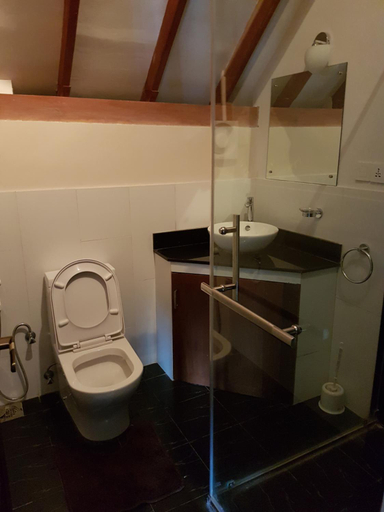 Bathroom 2, Cheltenham Cottage - Little England Cottages, Nuwara Eliya