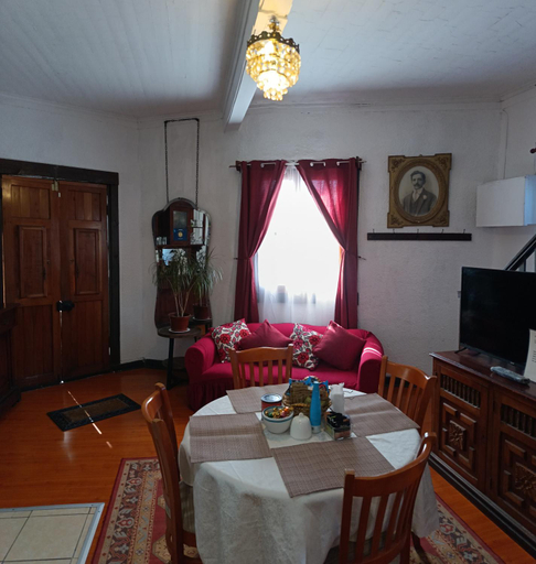 Others 5, Hostal Cotroneo, Valparaíso