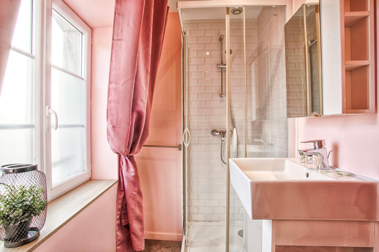 Bathroom, La Bonbonniere, Bleue ou Rose, Calvados