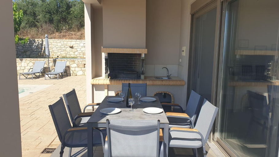 Others 5, Villa Nelia, Crete
