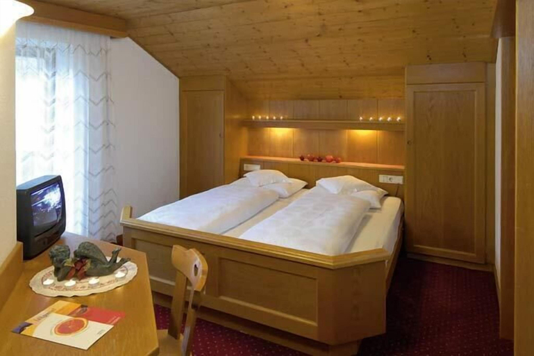 Bedroom 3, Leitgam luxury Hotel for two, Bolzano