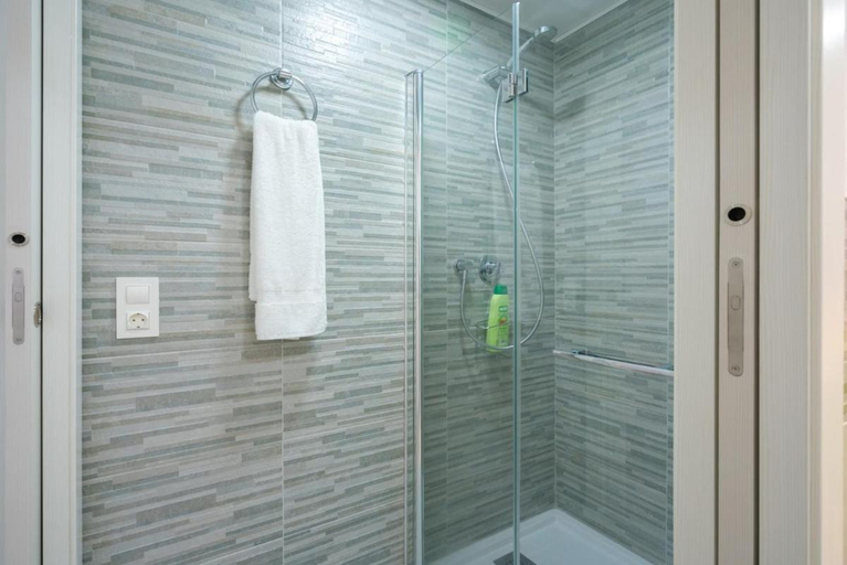 Bathroom, Apartment Cerezas, Almería