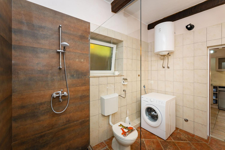 Bathroom 4, Kamena kuca Roko, Sveti Filip i Jakov