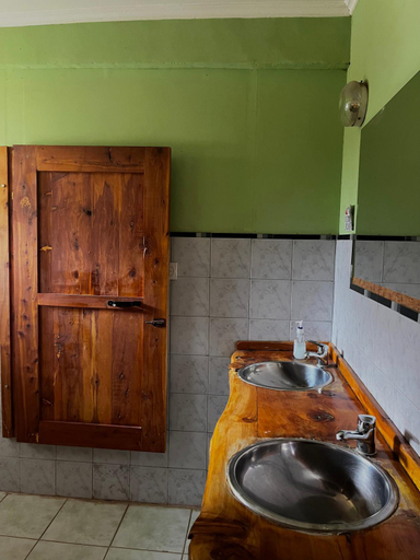 Bathroom 2, Ankatu Hostel, Bariloche
