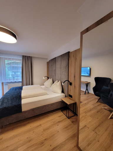 Bedroom 3, Hotel Sommerer - 100m to Ski Lift & 5 Min Walk to Hinterglemm Centre, Zell am See