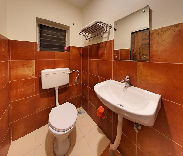 Bathroom 4, Hotel Parag Deluxe Kolhapur, Kolhapur