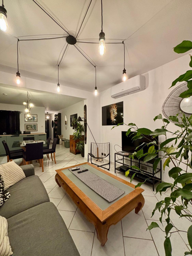 Others 2, Spacious seaview Sliema Apt, steps from Valletta Ferry