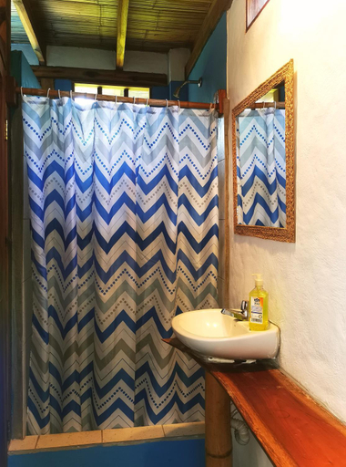 Bathroom 3, Las Cabanas de la Iguana, Puerto López