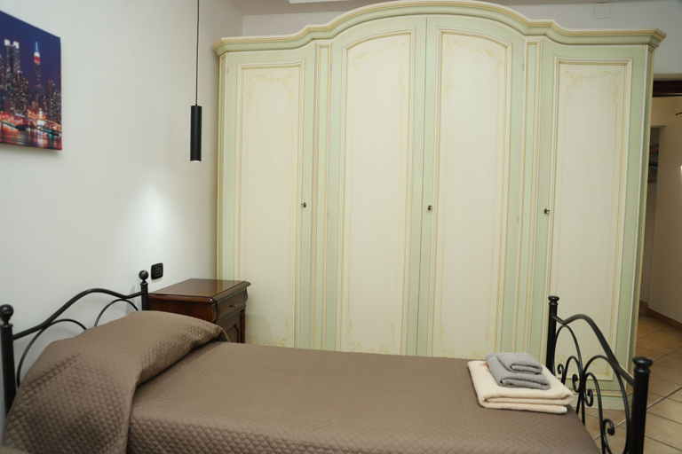 Room 5, GOCCE DI LUNA, Cosenza
