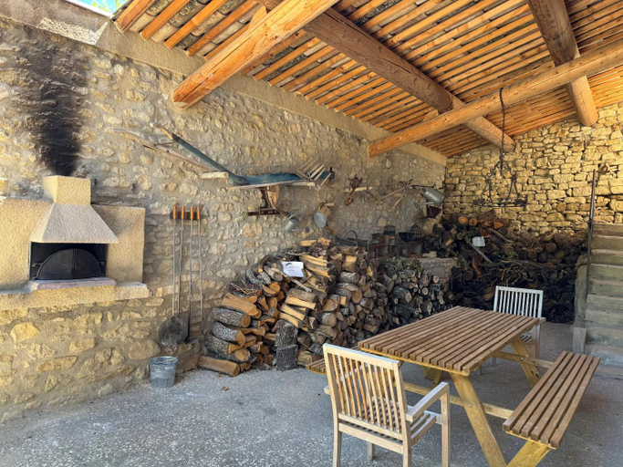 Food & Drinks, Villa spacieuse avec jardin a Saignon, Vaucluse