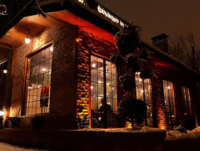 Exterior & Views