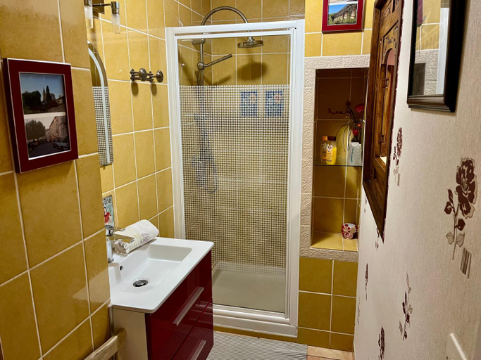 Bathroom 3, locastillon, Gard