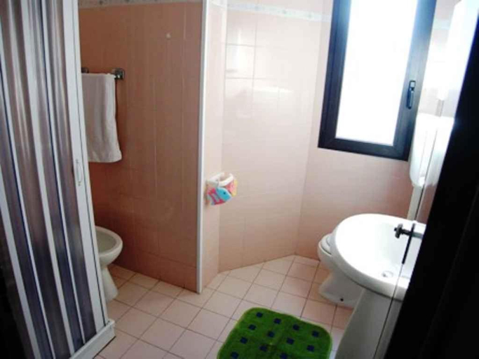 Bathroom 2, Apartments in Rosolina Mare 24907, Rovigo