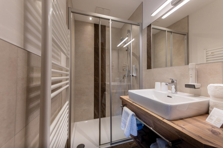 Bathroom 2, Alpengasthof Pichler, Lienz