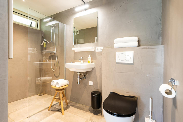 Bathroom 3, De Folks, Terschelling