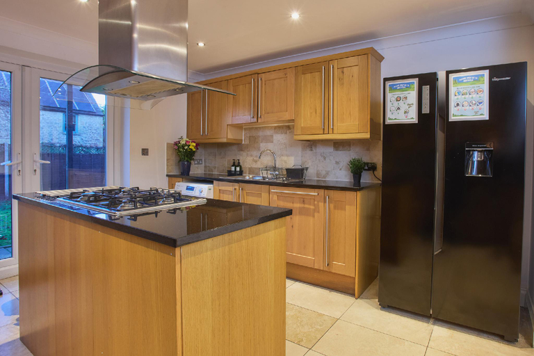 Others 3, Luxury 4-bed in Oxford with 2x parking & garden, Oxfordshire