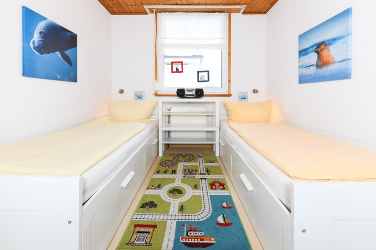 Bedroom 2, Ferienhaeuser Nordseebrise, Wittmund