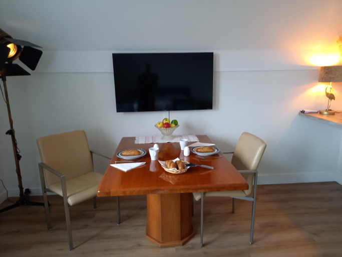 Others 3, Room by the sea, Veere