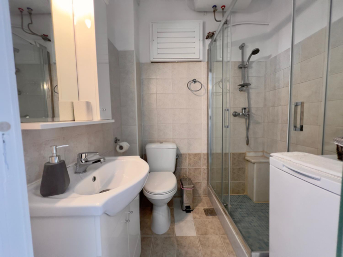Bathroom 2, Porto, South Aegean
