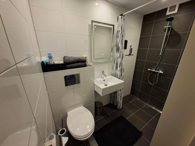Bathroom 2, Wetterwillefriesland, Littenseradiel