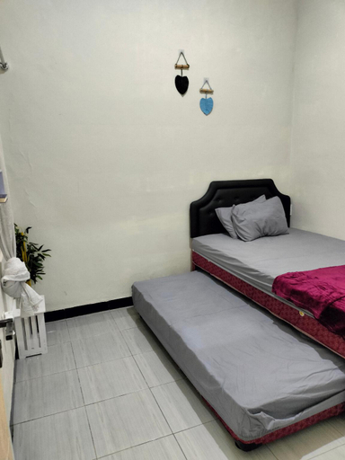 Bedroom 1, Taman Salak Homestay (entire house), Madiun