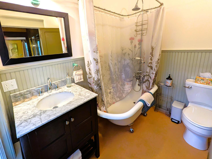 Bathroom 3, Evermore Guesthouse, Multnomah